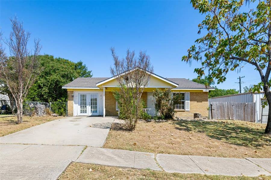 Property photo for 404 Yellow Jacket Drive, Ferris, TX