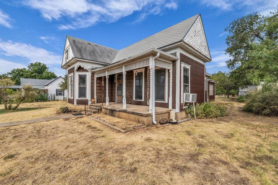 Property photo for 147 Illinois Avenue, China Spring, TX