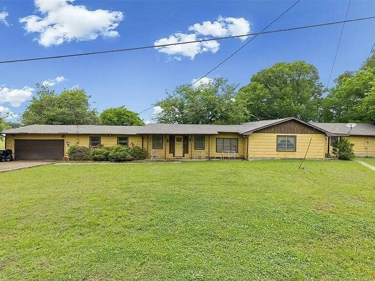 Property photo for 533 Ideal Circle, Quinlan, TX
