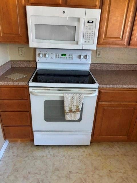 1726 Dorothy Drive, Grand Prairie, TX 75051 Kitchen