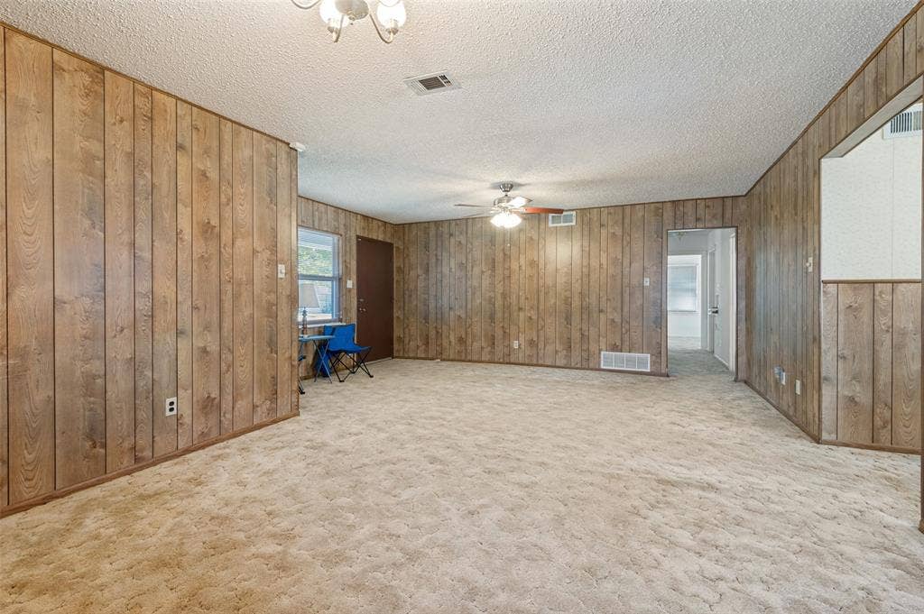 1726 Dorothy Drive, Grand Prairie, TX 75051 Living area