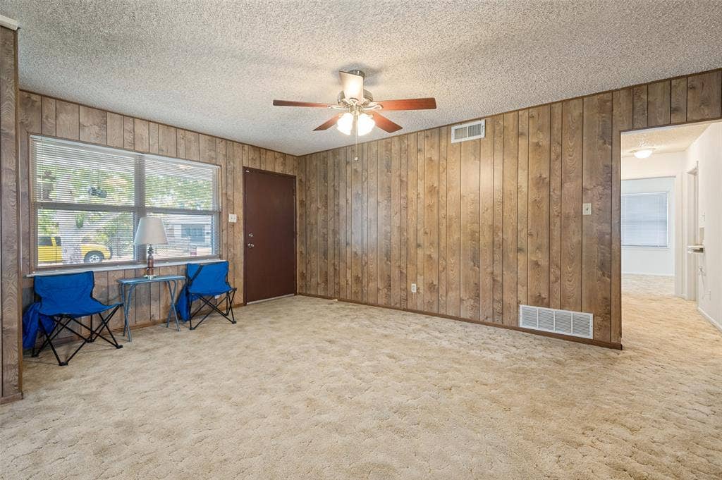 1726 Dorothy Drive, Grand Prairie, TX 75051 Living area