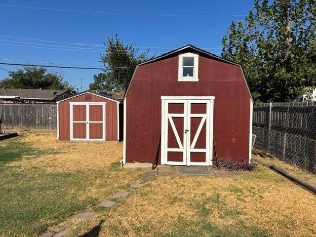 1726 Dorothy Drive, Grand Prairie, TX 75051 Storage buildings