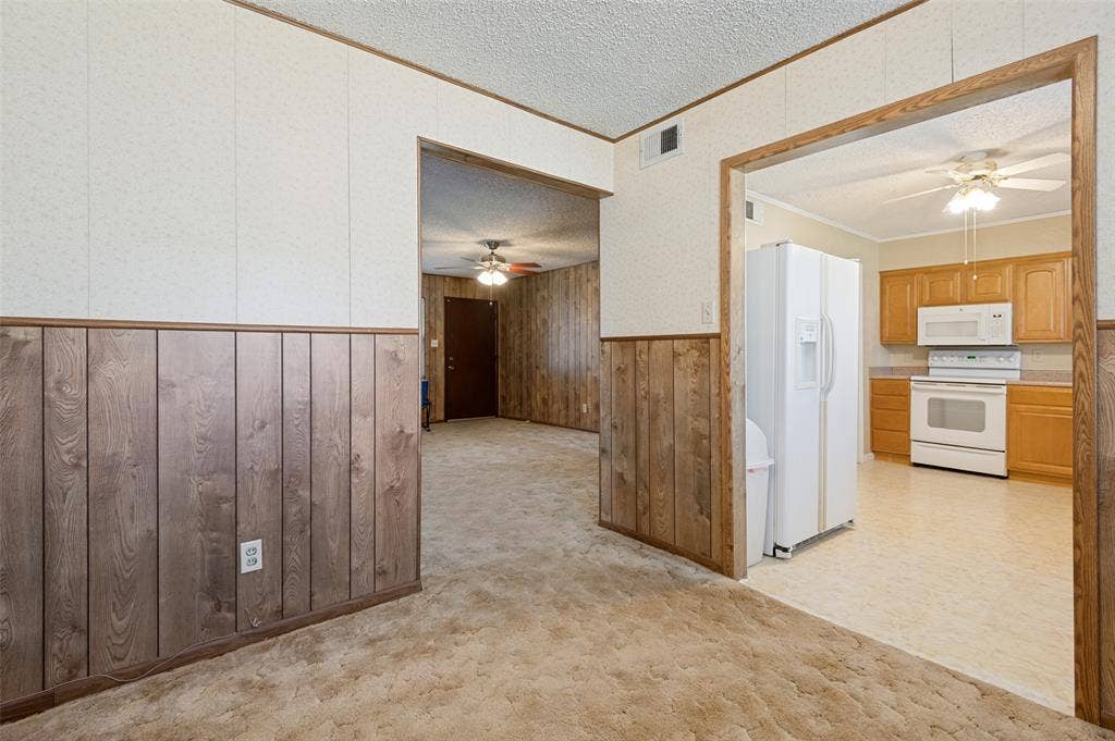 1726 Dorothy Drive, Grand Prairie, TX 75051 Kitchen