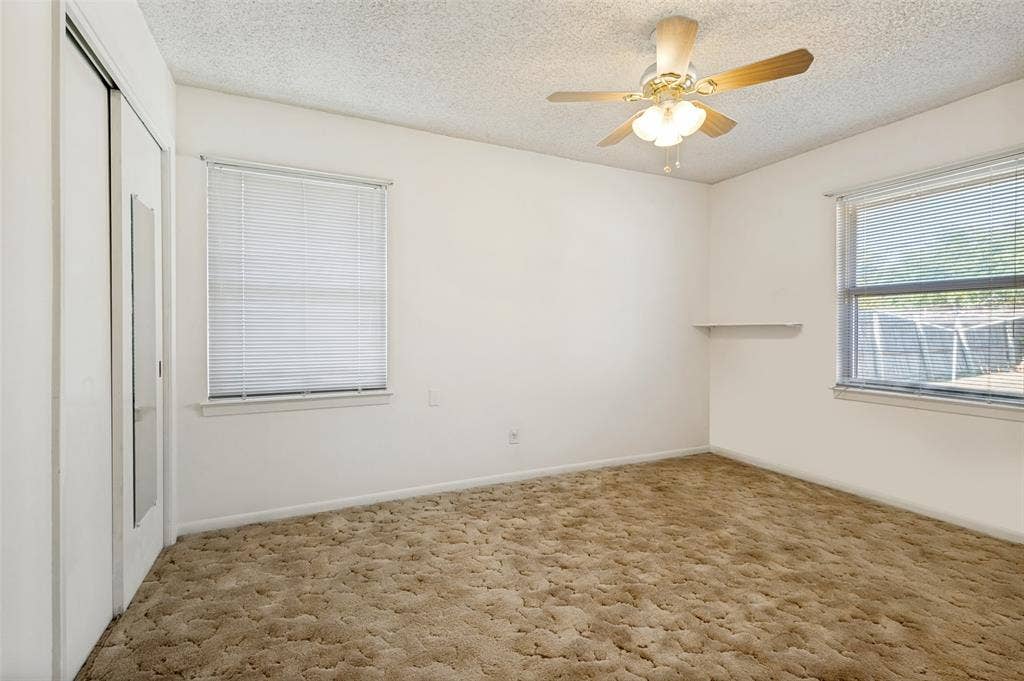 1726 Dorothy Drive, Grand Prairie, TX 75051 Primary bedroom