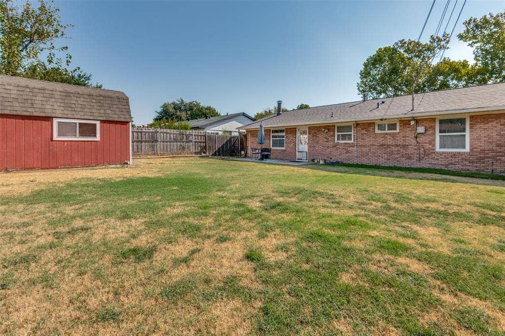 1726 Dorothy Drive, Grand Prairie, TX 75051 Backyard