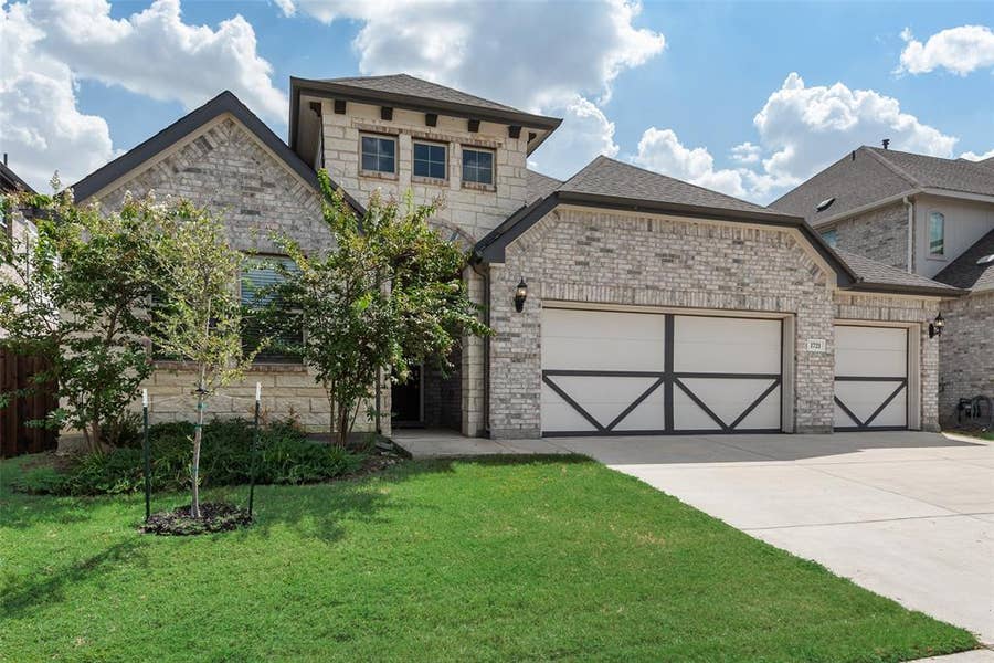 Property photo for 1721 Pattenson Trail, Fort Worth, TX