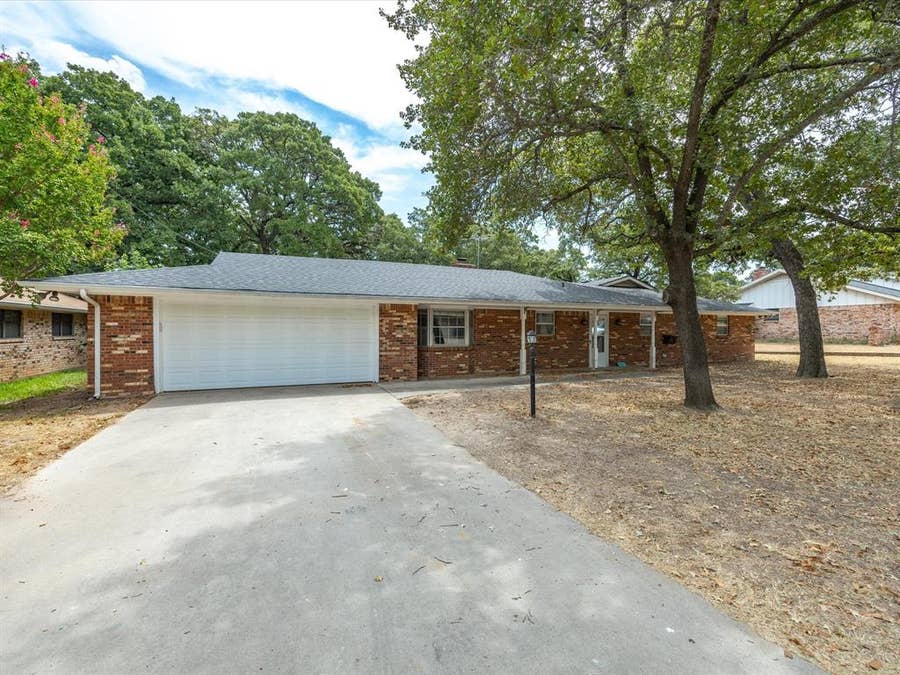 Property photo for 3107 S Lipsey Street, Decatur, TX