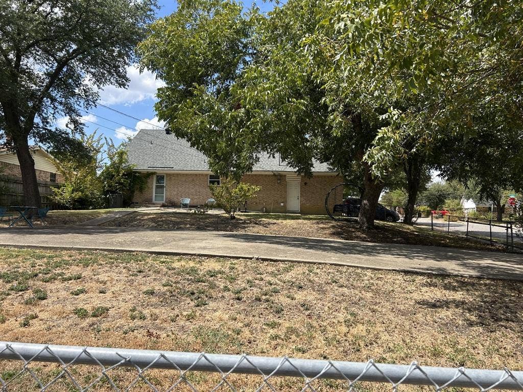 2202 Candleberry Drive, Mesquite, TX 75149 Back yard