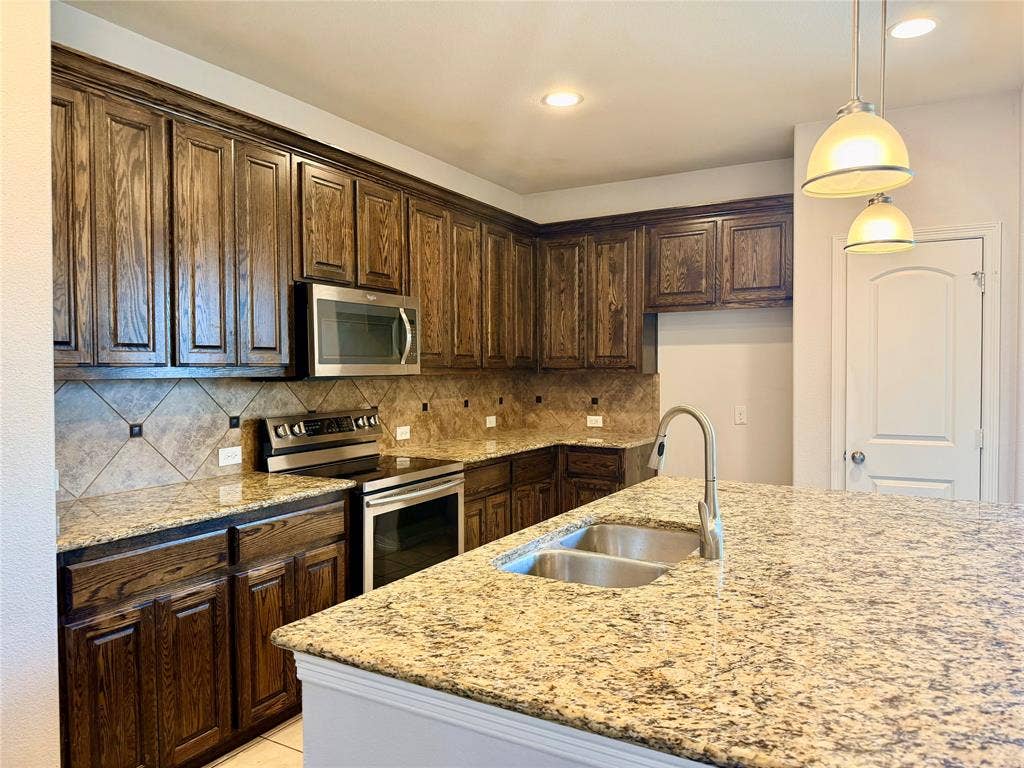 9251 Water Oak Drive, Arlington, TX 76002