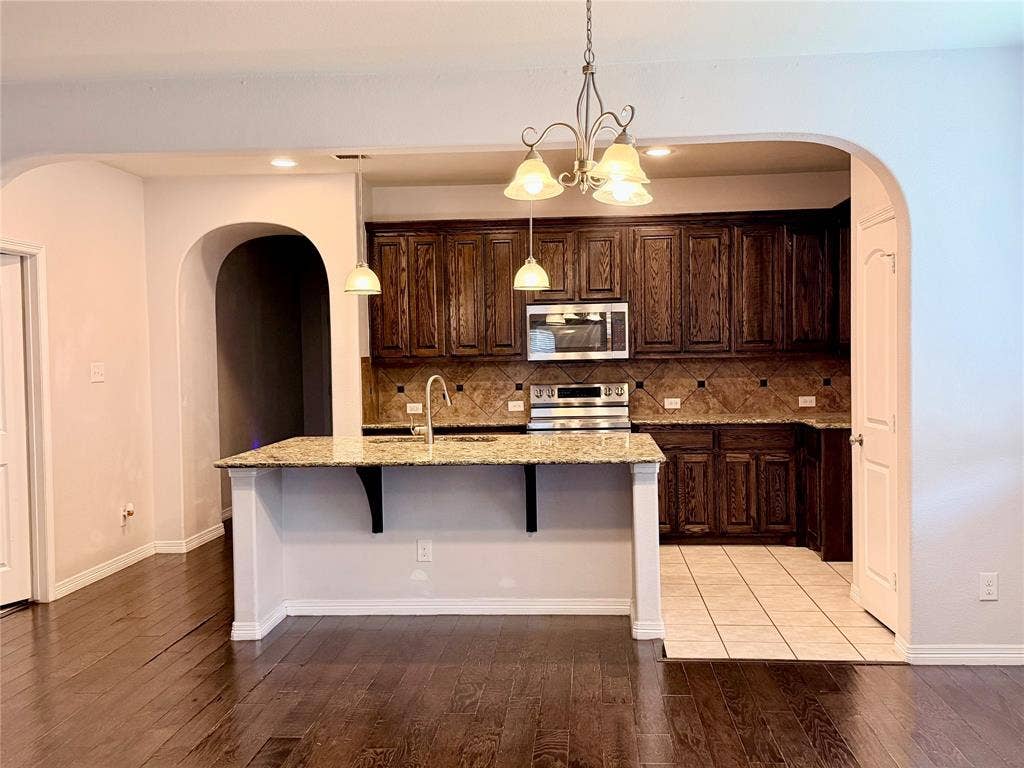 9251 Water Oak Drive, Arlington, TX 76002