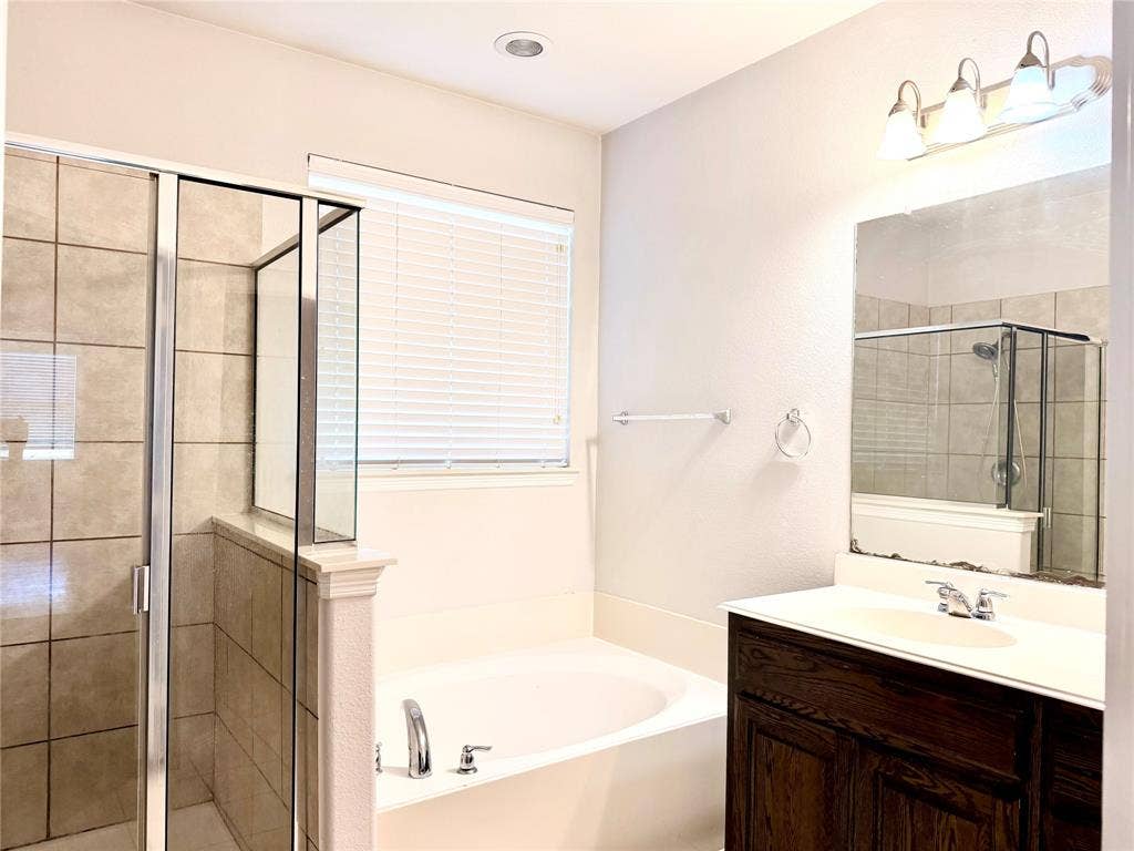 9251 Water Oak Drive, Arlington, TX 76002