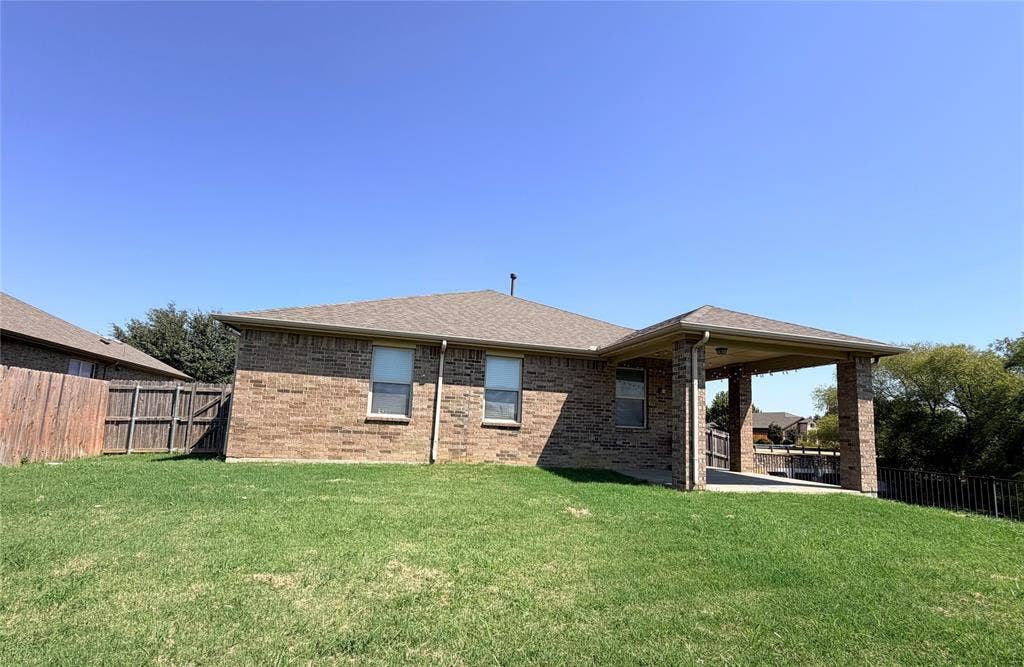 9251 Water Oak Drive, Arlington, TX 76002
