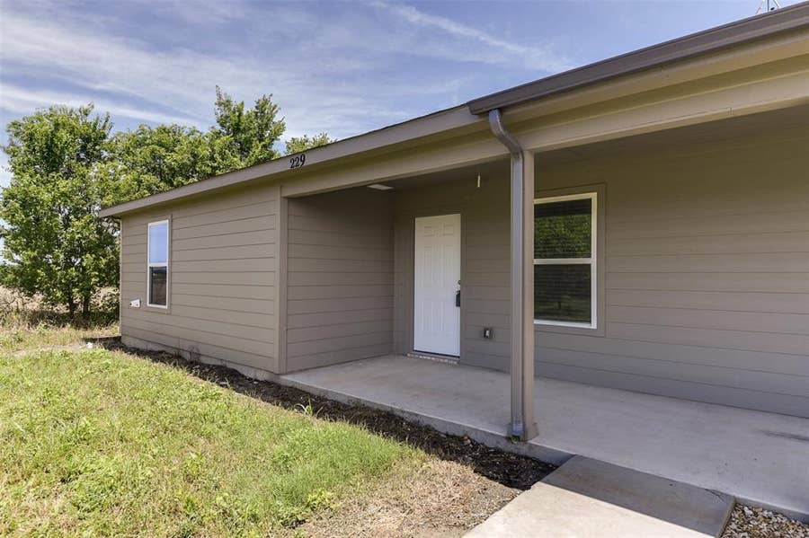 Property photo for 219 Davenport, Italy, TX