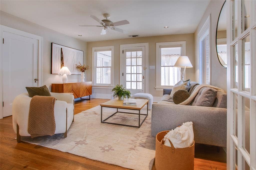 1038 N Edgefield Avenue, Dallas, TX 75208 1038 N Edgefield Avenue, Dallas, TX 75208