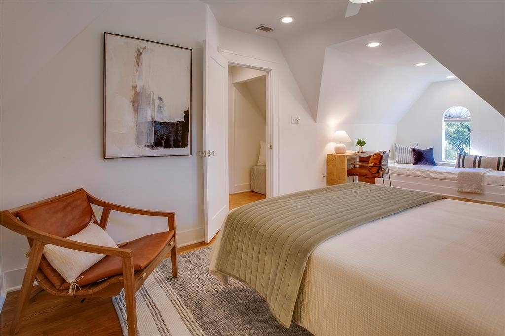 1038 N Edgefield Avenue, Dallas, TX 75208 1038 N Edgefield Avenue, Dallas, TX 75208