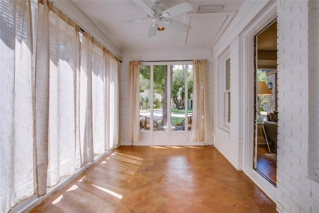 1038 N Edgefield Avenue, Dallas, TX 75208 1038 N Edgefield Avenue, Dallas, TX 75208