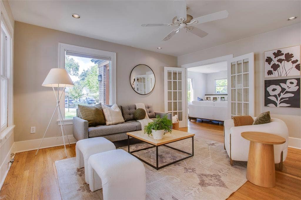 1038 N Edgefield Avenue, Dallas, TX 75208 1038 N Edgefield Avenue, Dallas, TX 75208