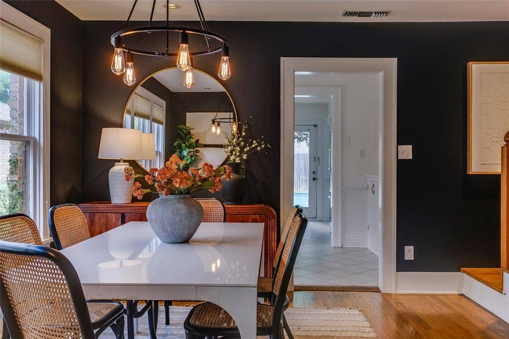 1038 N Edgefield Avenue, Dallas, TX 75208 1038 N Edgefield Avenue, Dallas, TX 75208