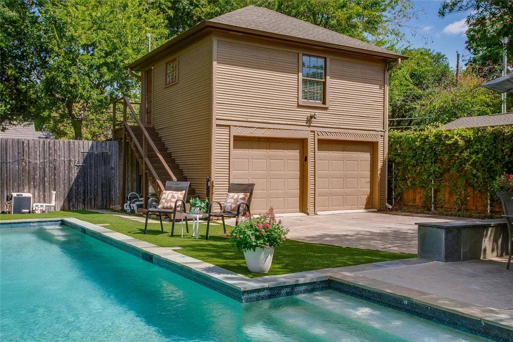 1038 N Edgefield Avenue, Dallas, TX 75208 1038 N Edgefield Avenue, Dallas, TX 75208