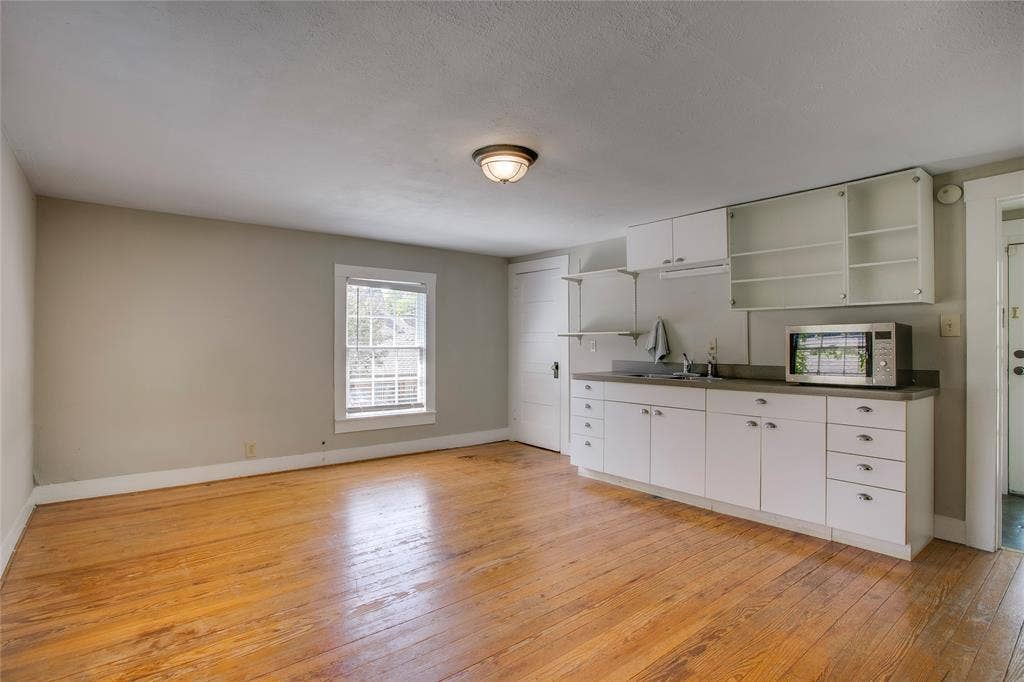 1038 N Edgefield Avenue, Dallas, TX 75208 1038 N Edgefield Avenue, Dallas, TX 75208