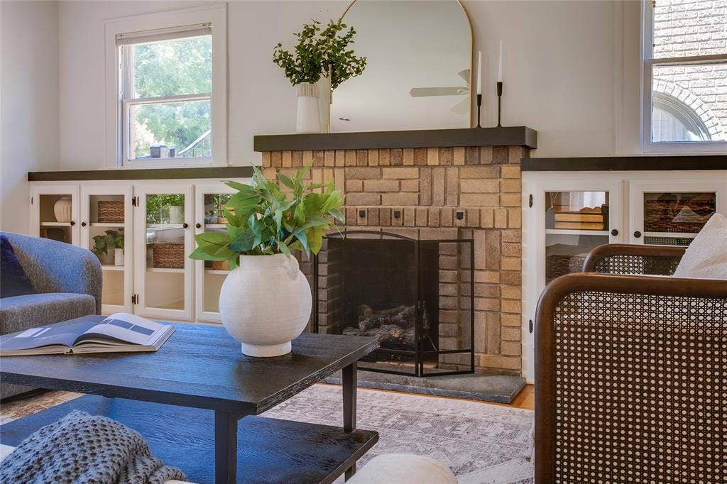 1038 N Edgefield Avenue, Dallas, TX 75208 1038 N Edgefield Avenue, Dallas, TX 75208