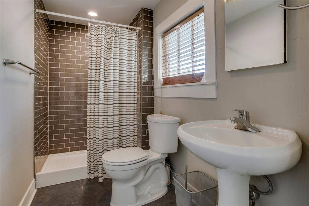 1038 N Edgefield Avenue, Dallas, TX 75208 1038 N Edgefield Avenue, Dallas, TX 75208