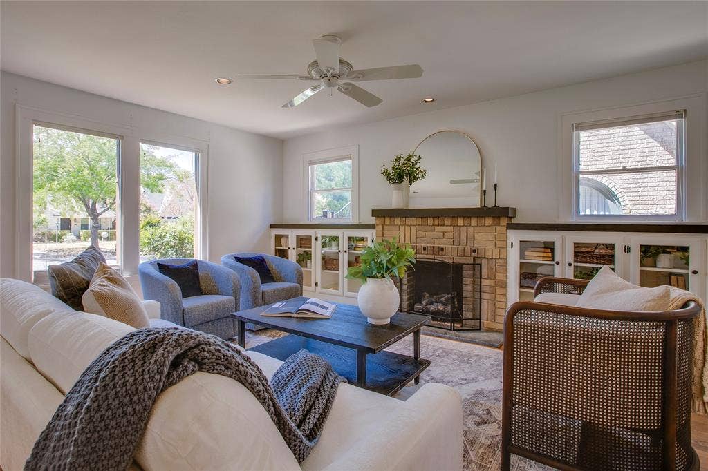 1038 N Edgefield Avenue, Dallas, TX 75208 1038 N Edgefield Avenue, Dallas, TX 75208