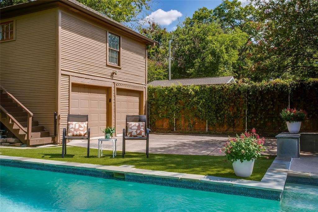 1038 N Edgefield Avenue, Dallas, TX 75208 1038 N Edgefield Avenue, Dallas, TX 75208