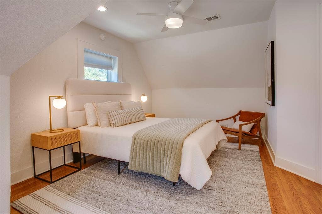 1038 N Edgefield Avenue, Dallas, TX 75208 1038 N Edgefield Avenue, Dallas, TX 75208