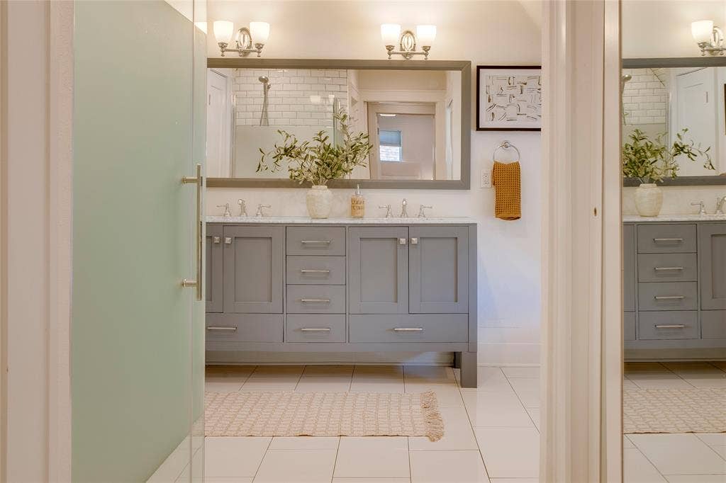 1038 N Edgefield Avenue, Dallas, TX 75208 1038 N Edgefield Avenue, Dallas, TX 75208