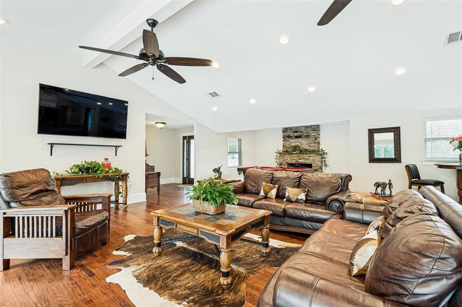 Property photo for 928 N Irving Heights Drive, Irving, TX