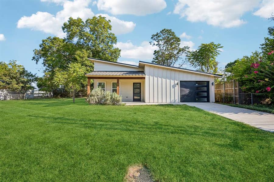 Property photo for 613 W Florence Street, Denison, TX