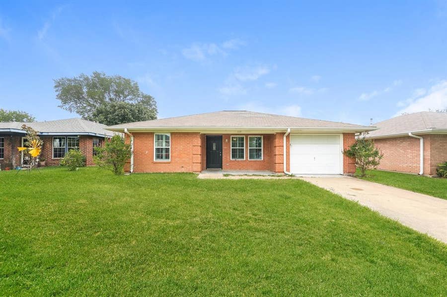 Property photo for 609 E Buffalo Street, Forney, TX