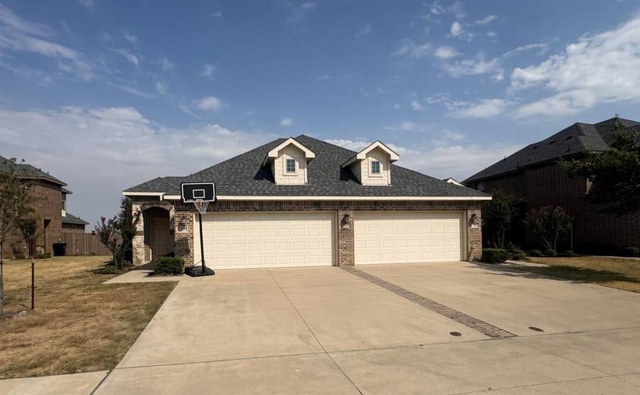 Property photo for 1029-1031 Skyview Court, Midlothian, TX