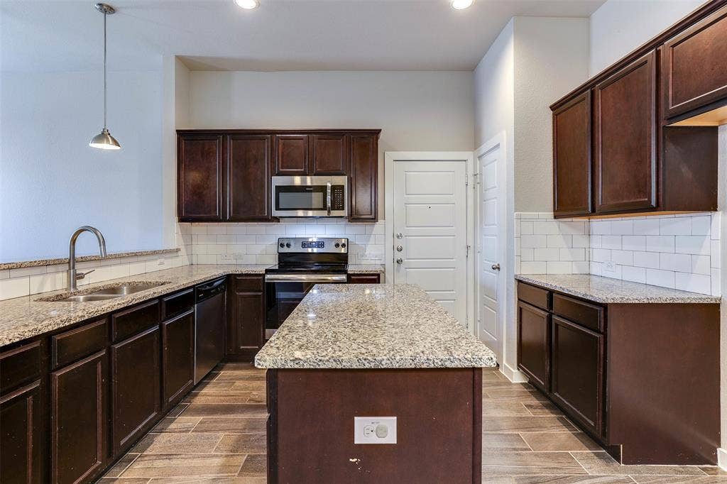 1029-1031 Skyview Court, Midlothian, TX 76065