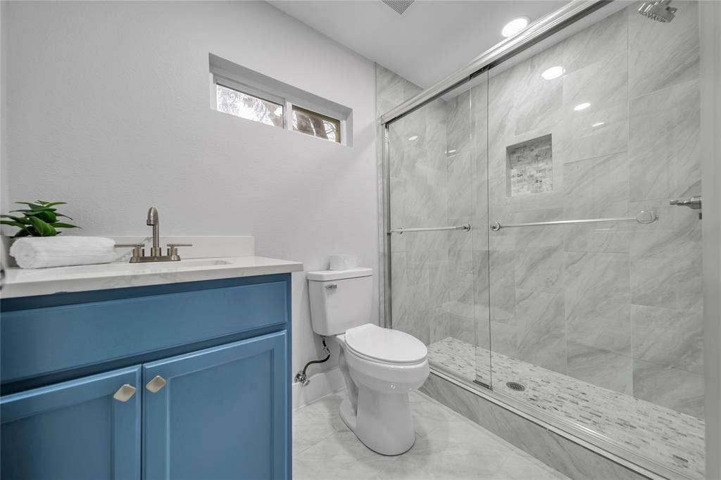 1213 Bowie Street, Garland, TX 75040 1213 Bowie Street, Garland, TX 75040