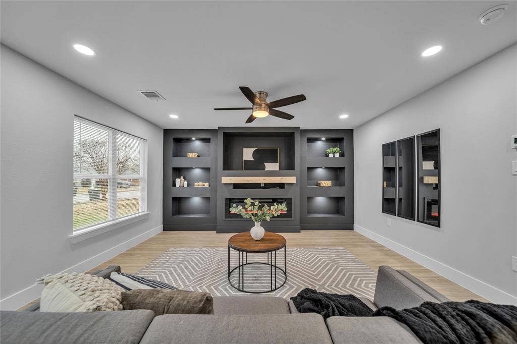 1213 Bowie Street, Garland, TX 75040 1213 Bowie Street, Garland, TX 75040