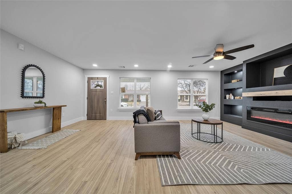 1213 Bowie Street, Garland, TX 75040 1213 Bowie Street, Garland, TX 75040