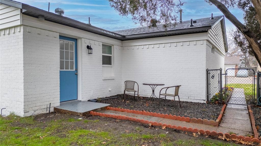 1213 Bowie Street, Garland, TX 75040 1213 Bowie Street, Garland, TX 75040