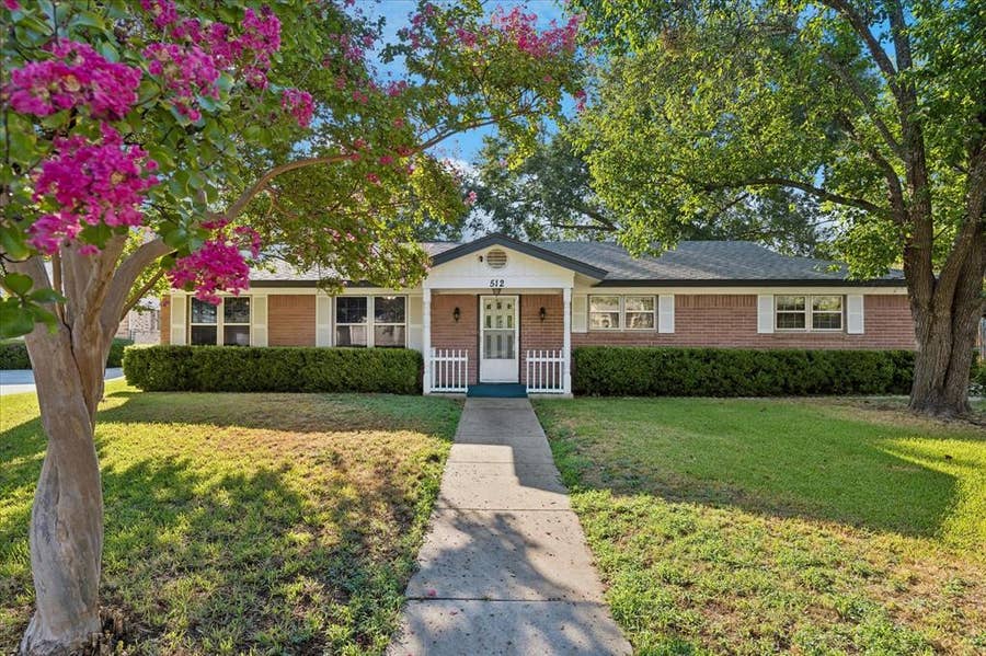 Property photo for 512 Brown Trail Court, Hurst, TX