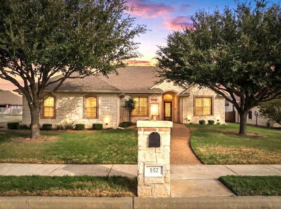 Property photo for 557 Perry Lane, Robinson, TX