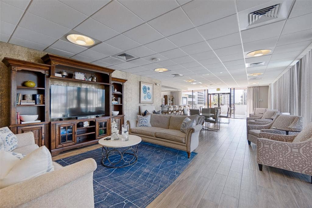 5909 Luther Lane, #1100, Dallas, TX 75225 Community Lounge Area