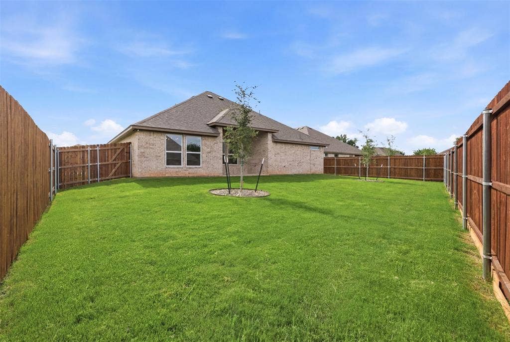 728 Raylan Street, Springtown, TX 76082 728 Raylan Street, Springtown, TX 76082