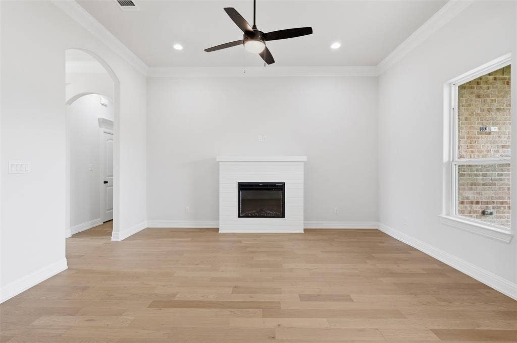 728 Raylan Street, Springtown, TX 76082 728 Raylan Street, Springtown, TX 76082