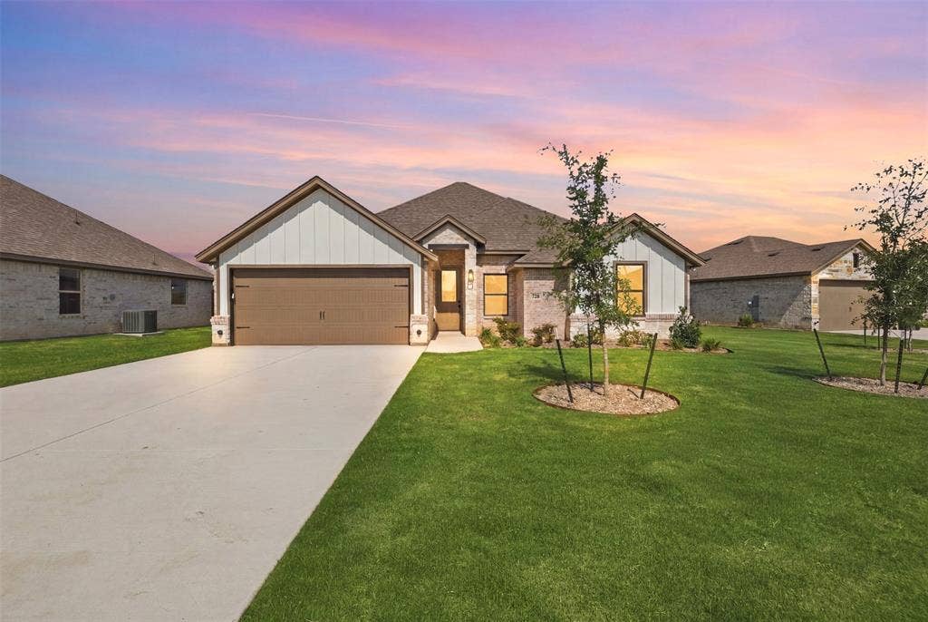 728 Raylan Street, Springtown, TX 76082 728 Raylan Street, Springtown, TX 76082