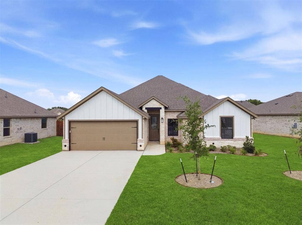 728 Raylan Street, Springtown, TX 76082 728 Raylan Street, Springtown, TX 76082