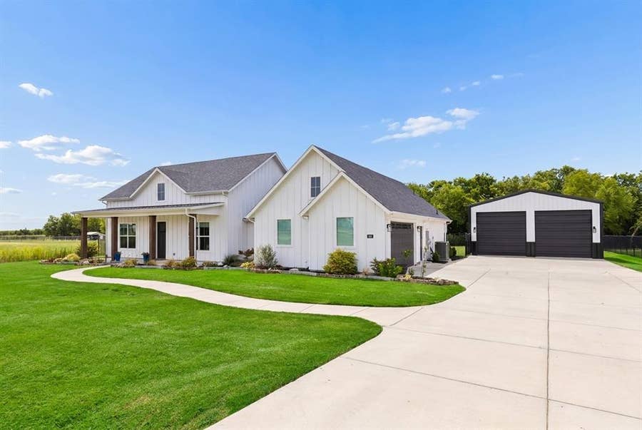 Property photo for 940 Declaration Drive, Nevada, TX