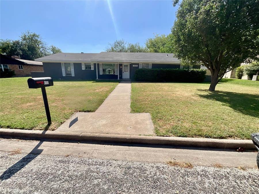 Property photo for 3008 Arapaho Road, Commerce, TX