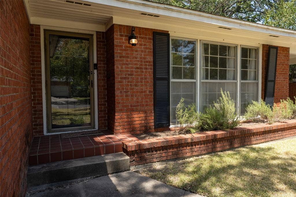 3807 Huaco Lane, Waco, TX 76710 Brick exterior featuring a recessed entrance, transom window, and decorative shutters